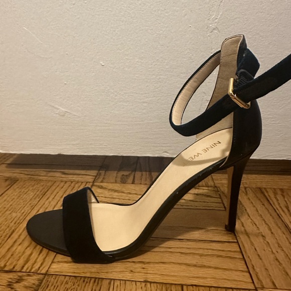 Brand new Nine West navy 4” stilettos. Size 9 - Picture 8 of 8